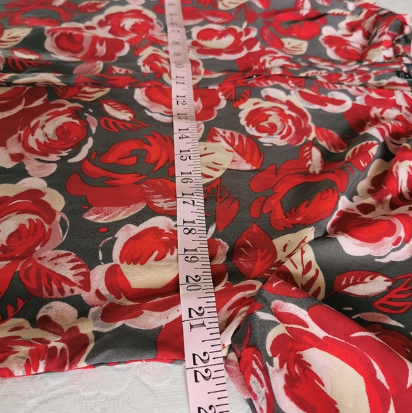 NYDJ Red Floral Blouse Side Medium - Picture 6 of 8